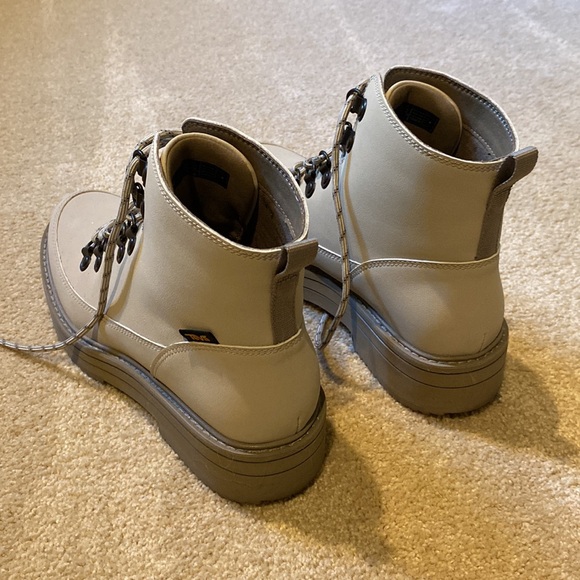 Midform Boot - Picture 3 of 4